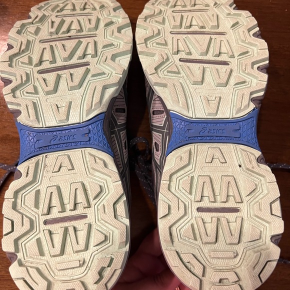 Grey and Mint Green ASICS - Picture 3 of 5